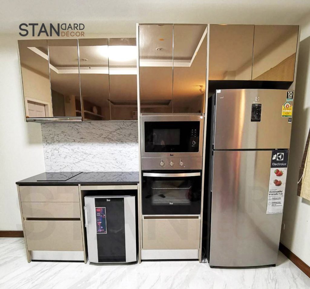 ชุดครัวรุ่นพรี่เมี่ยมหน้าบาน Glossy Cream โครงการ A-Toll Maldives Palms บางนา-วงแหวน