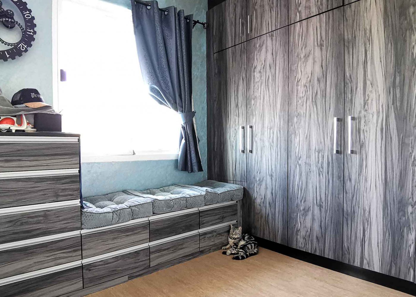 สแตนดาร์ดเดคคอร์ รับออกแบบและตกแต่งห้องแต่งตัว ตู้เสื้อผ้า วอล์ค อิน คลอเซ็ท (Walk-in Closet) ออกแบบตกแต่งตู้เสื้อผ้า ห้องแต่งตัว Walk-in closet ราคาถูก คุณภาพสูง