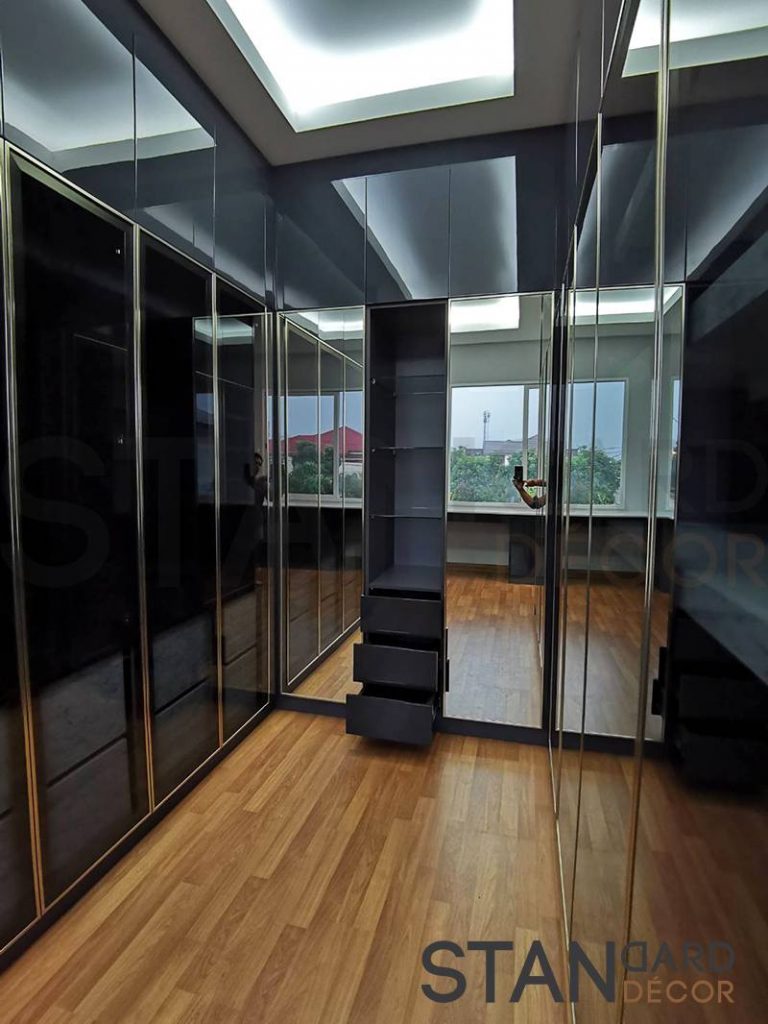 ชุดตู้เสื้อผ้าหน้าบานกระจกเฟรมอลูมิเนียมสุดพรีเมี่ยมมิกซ์กับหน้าบานGlossy สีเทา