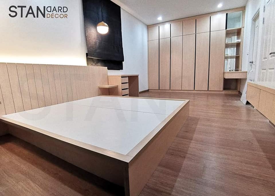 สแตนดาร์ดเดคคอร์ รับออกแบบและตกแต่งห้องนอน ออกแบบตกแต่งห้องนอน เตียงนอน ผนังหัวเตียง โต๊ะข้างเตียง เฟอร์นิเจอร์บิ้วท์อิน ราคาถูก คุณภาพสูง