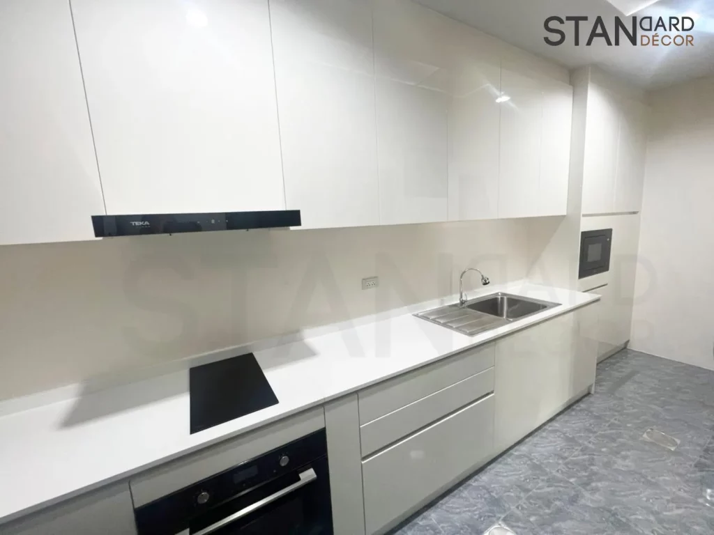 ชุดครัวรุ่นสีพ่นยูรีเทนสีขาวเงา (White High Gloss)