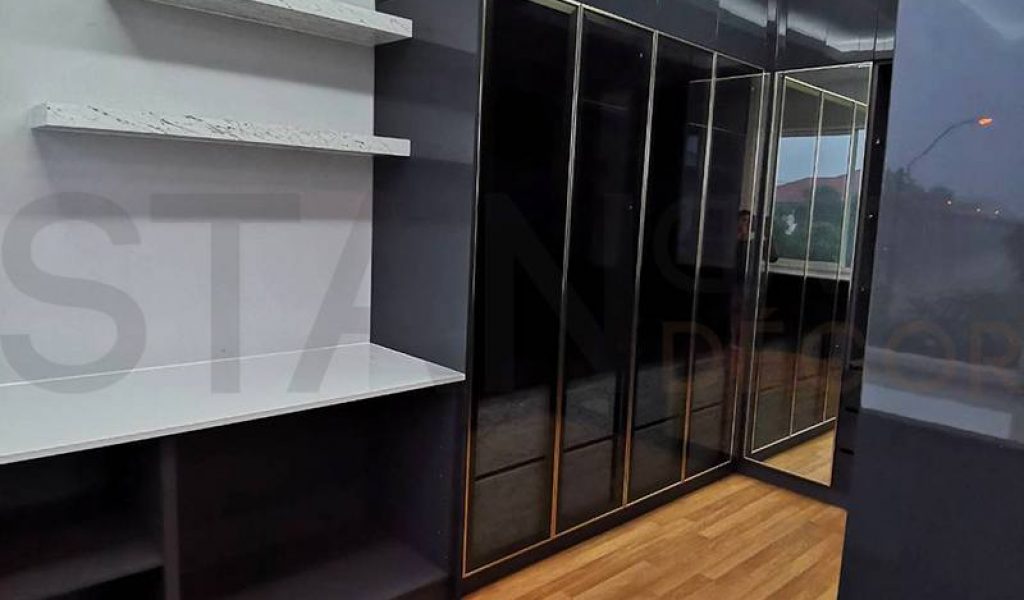 ชุดตู้เสื้อผ้าหน้าบานกระจกเฟรมอลูมิเนียมสุดพรีเมี่ยมมิกซ์กับหน้าบาน​Glossy​ สีเทา​