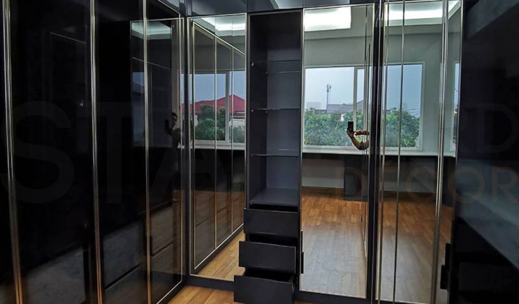 ชุดตู้เสื้อผ้าหน้าบานกระจกเฟรมอลูมิเนียมสุดพรีเมี่ยมมิกซ์กับหน้าบาน​Glossy​ สีเทา​