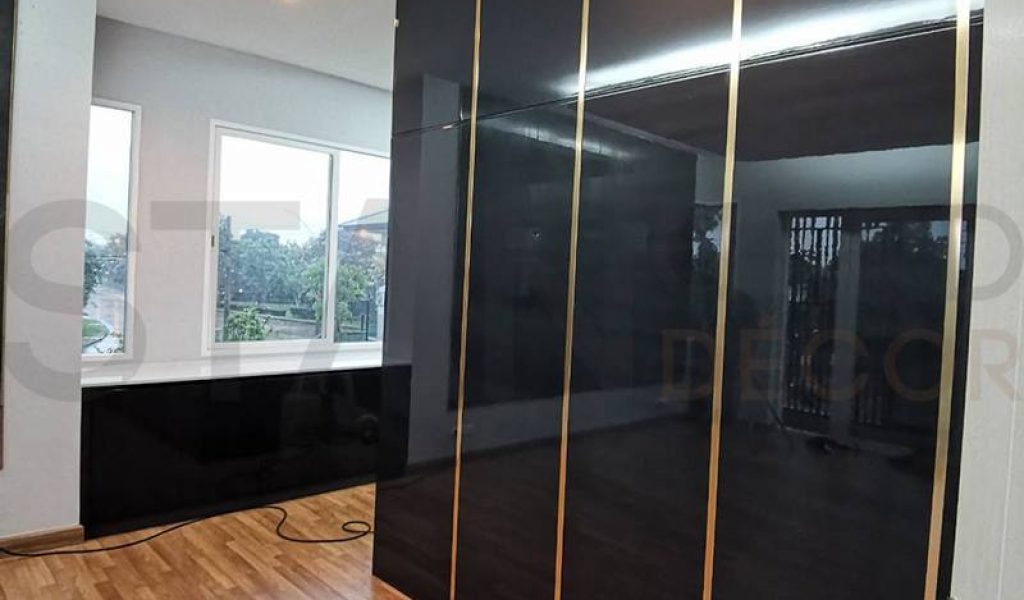 ชุดตู้เสื้อผ้าหน้าบานกระจกเฟรมอลูมิเนียมสุดพรีเมี่ยมมิกซ์กับหน้าบาน​Glossy​ สีเทา​