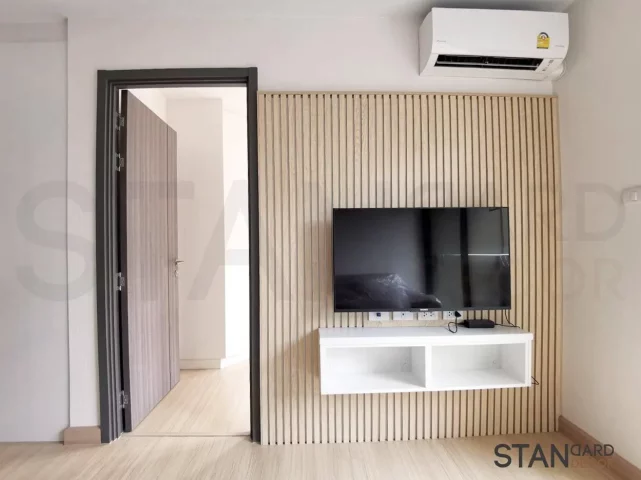 ชุดกรุผนังทีวีห้องรับแขก ห้องคอนโดโครงการ Supalai Prime Rama 9